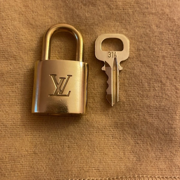 Louis Vuitton Lock and Key - Picture 3 of 6